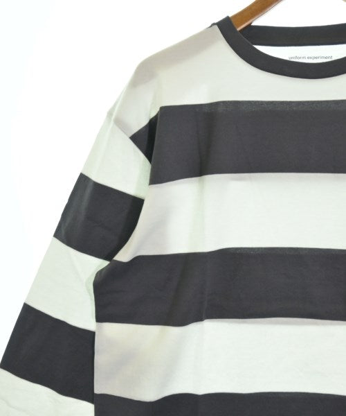 uniform experiment เสื้อยืด/เสื้อท็อปส์
