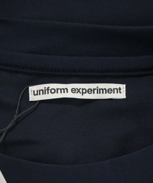 uniform experiment เสื้อยืด/เสื้อท็อปส์