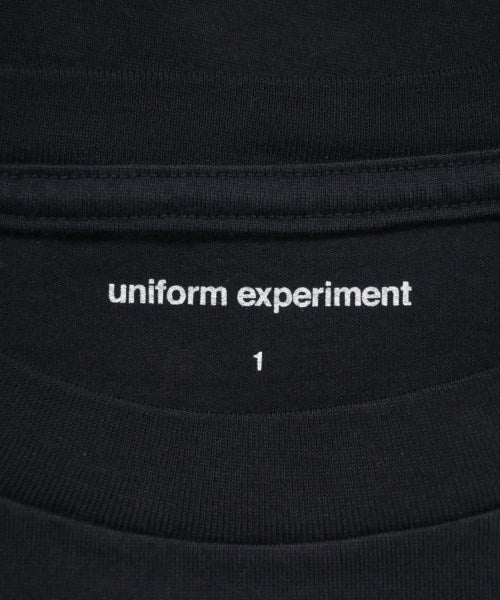 uniform experiment เสื้อยืด/เสื้อท็อปส์