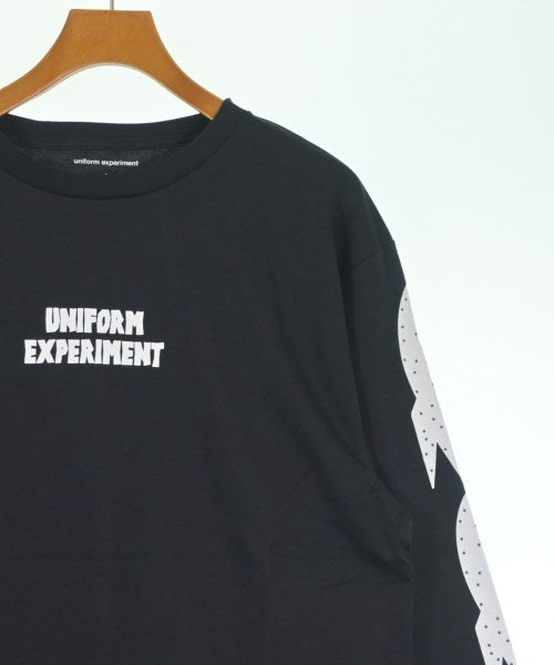 uniform experiment เสื้อยืด/เสื้อท็อปส์