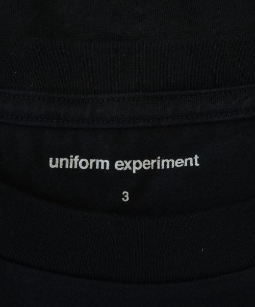uniform experiment เสื้อยืด/เสื้อท็อปส์