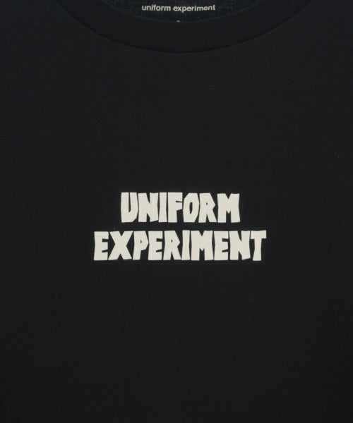 uniform experiment เสื้อยืด/เสื้อท็อปส์