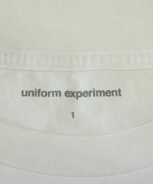uniform experiment เสื้อยืด/เสื้อท็อปส์