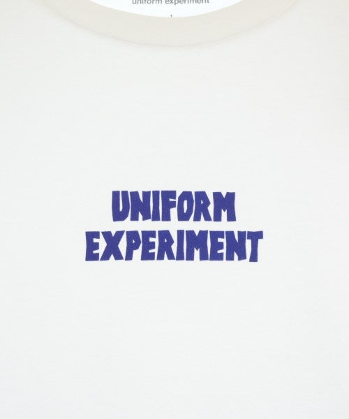 uniform experiment เสื้อยืด/เสื้อท็อปส์