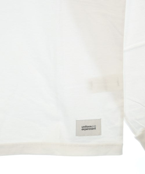 uniform experiment เสื้อยืด/เสื้อท็อปส์