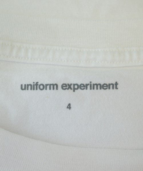 uniform experiment เสื้อยืด/เสื้อท็อปส์