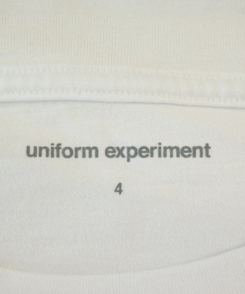 uniform experiment เสื้อยืด/เสื้อท็อปส์