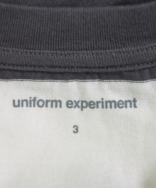 uniform experiment เสื้อยืด/เสื้อท็อปส์