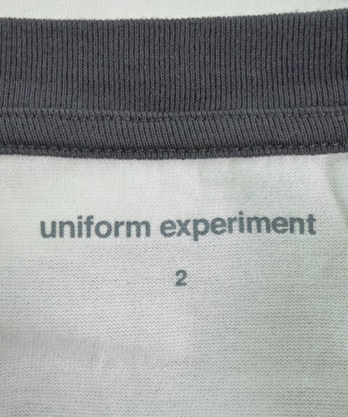 uniform experiment เสื้อยืด/เสื้อท็อปส์