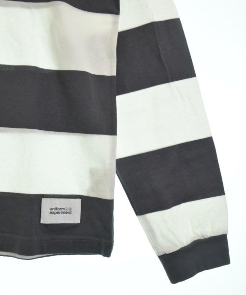 uniform experiment เสื้อยืด/เสื้อท็อปส์