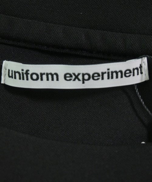 uniform experiment เสื้อยืด/เสื้อท็อปส์