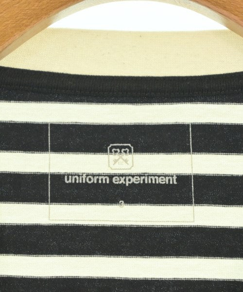 uniform experiment เสื้อยืด/เสื้อท็อปส์