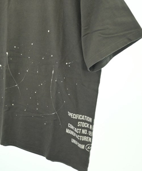 uniform experiment เสื้อยืด/เสื้อท็อปส์