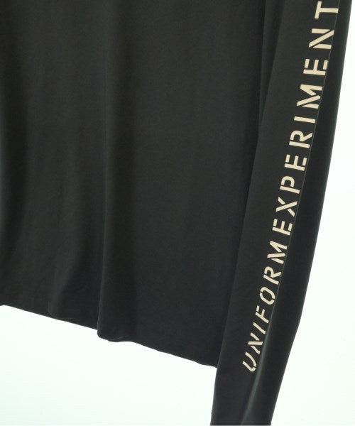 uniform experiment เสื้อยืด/เสื้อท็อปส์