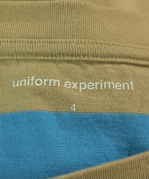 uniform experiment เสื้อยืด/เสื้อท็อปส์