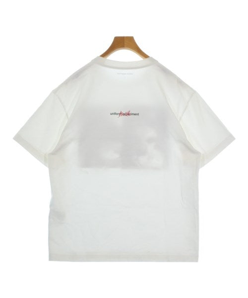 uniform experiment เสื้อยืด/เสื้อท็อปส์