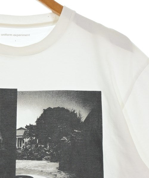 uniform experiment เสื้อยืด/เสื้อท็อปส์