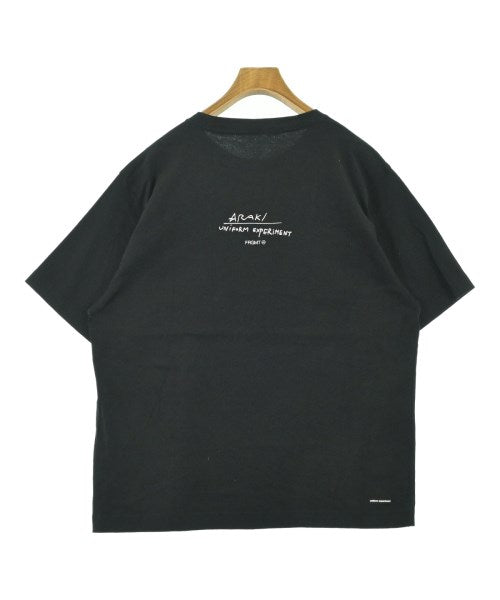 uniform experiment เสื้อยืด/เสื้อท็อปส์