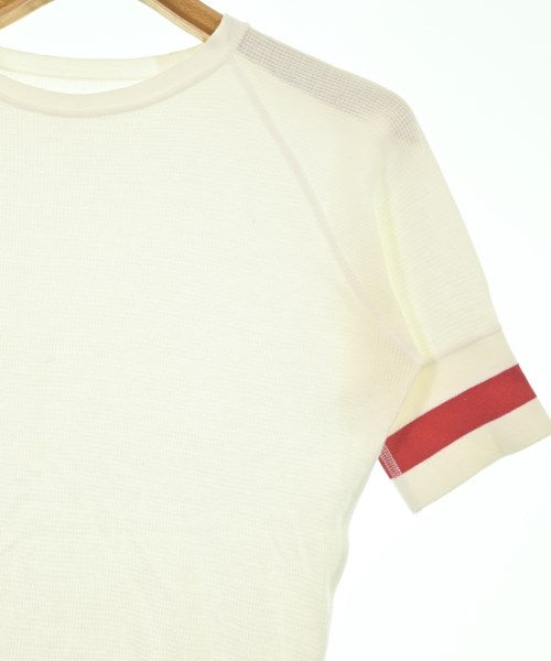 uniform experiment เสื้อยืด/เสื้อท็อปส์