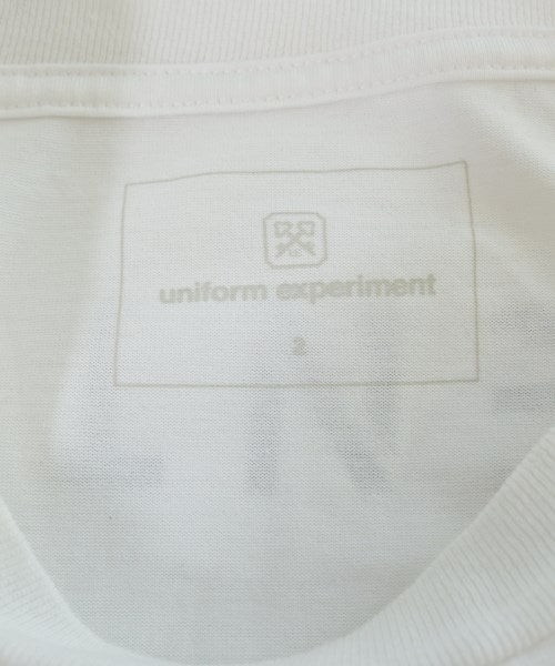 uniform experiment เสื้อยืด/เสื้อท็อปส์