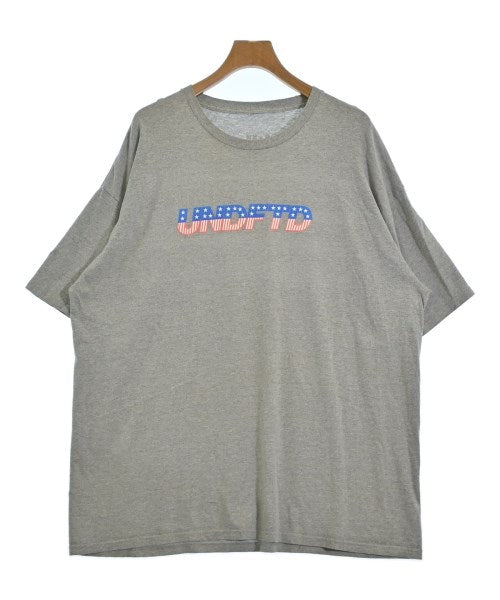 UNDEFEATED เสื้อยืด/เสื้อท็อปส์