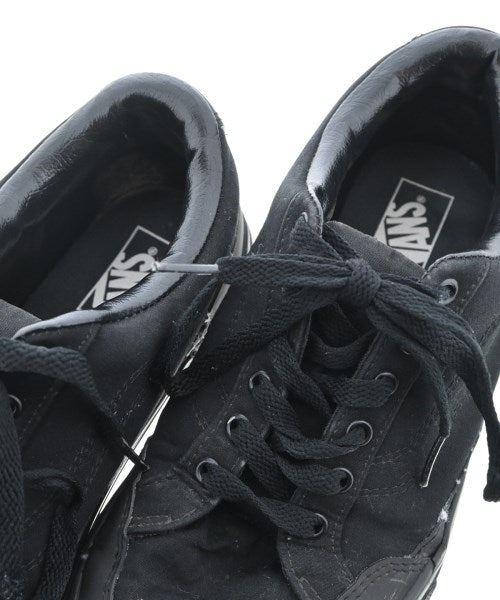 C.E รองเท้าผ้าใบ