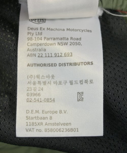 Deus ex Machina กางเกงขาสั้น