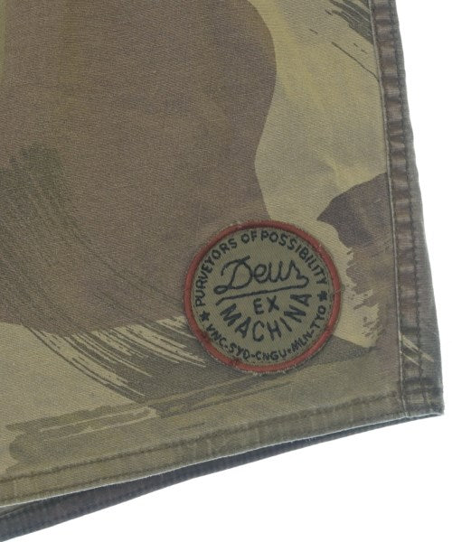 Deus ex Machina กางเกงขาสั้น