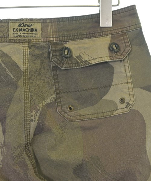 Deus ex Machina กางเกงขาสั้น