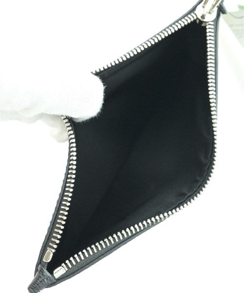 OFF-WHITE คลัตช์