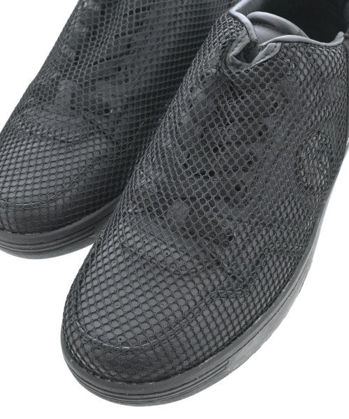 STAMPD รองเท้าผ้าใบ