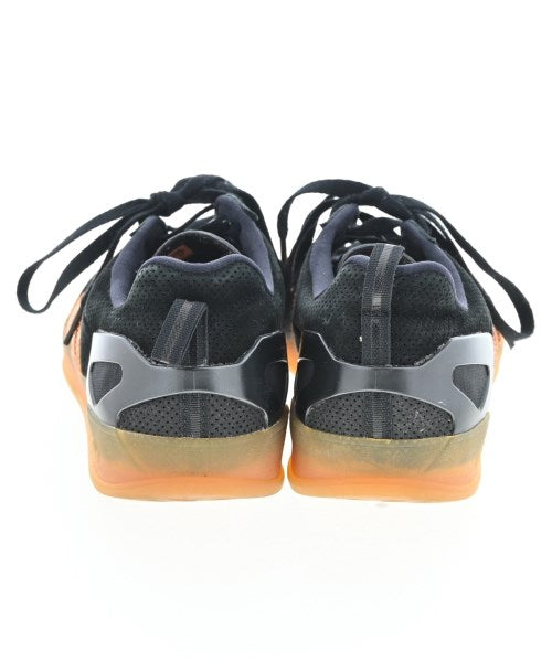 PALACE รองเท้าผ้าใบ