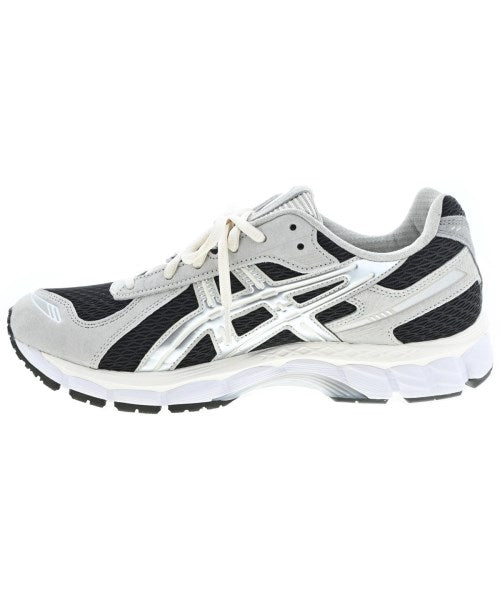 KITH รองเท้าผ้าใบ