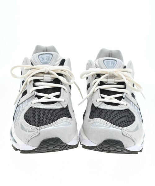 KITH รองเท้าผ้าใบ