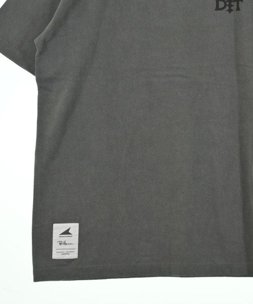 DESCENDANT เสื้อยืด/เสื้อท็อปส์