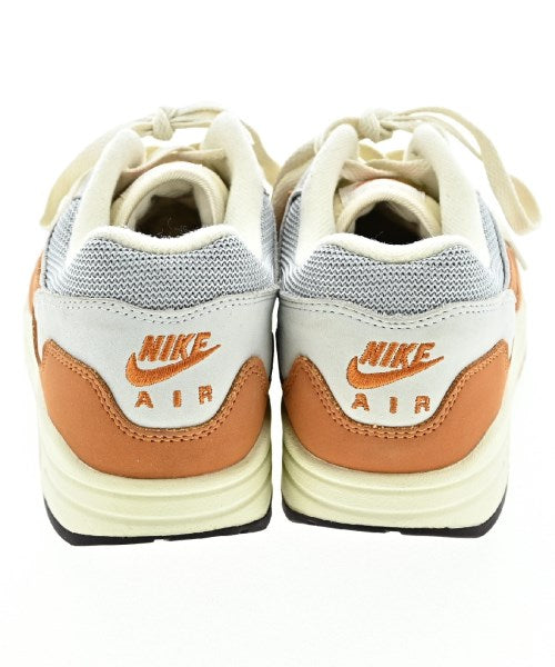 Patta รองเท้าผ้าใบ