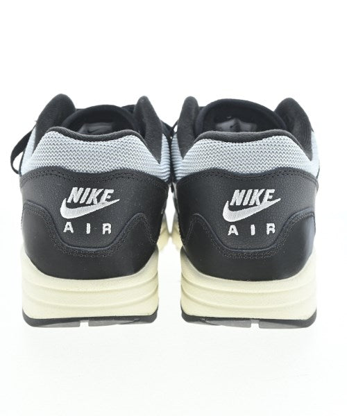 Patta รองเท้าผ้าใบ