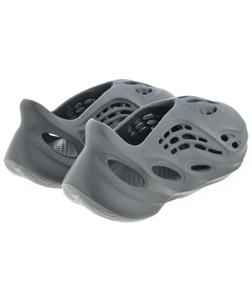 yeezy รองเท้า อื่น