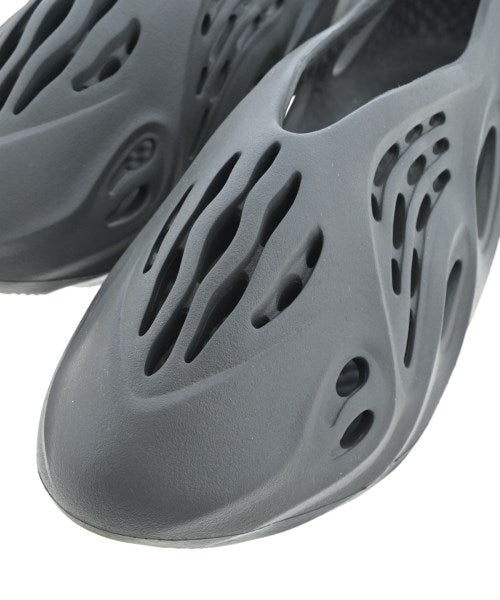 yeezy รองเท้า อื่น