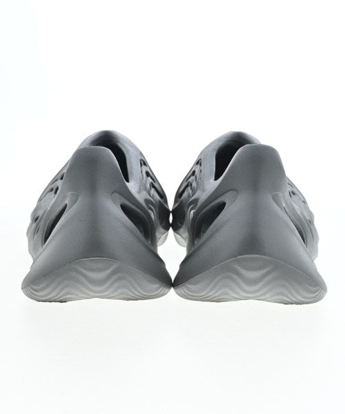 yeezy รองเท้า อื่น
