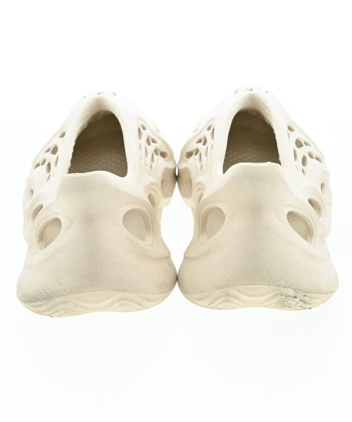 yeezy รองเท้าแตะ