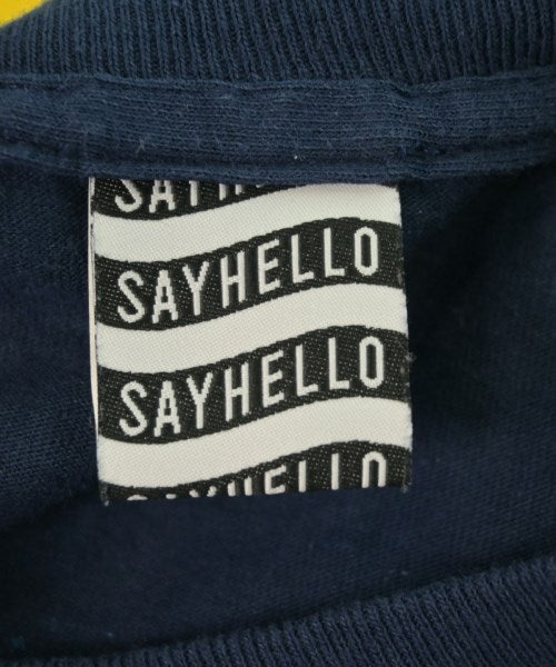 SAYHELLO เสื้อยืด/เสื้อท็อปส์