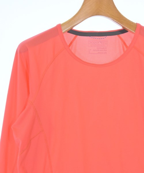patagonia เสื้อยืด/เสื้อท็อปส์