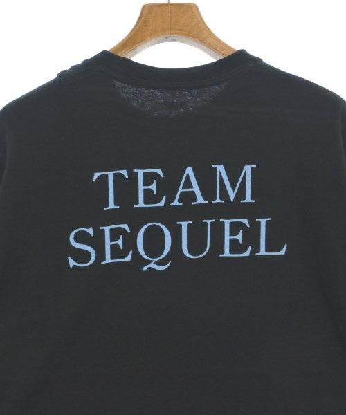 SEQUEL เสื้อยืด/เสื้อท็อปส์