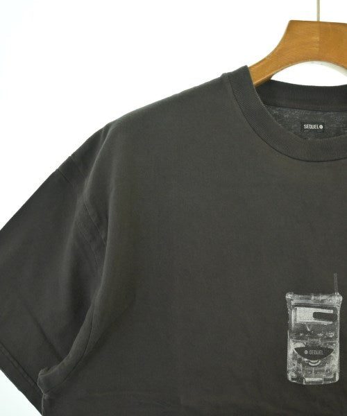 SEQUEL เสื้อยืด/เสื้อท็อปส์