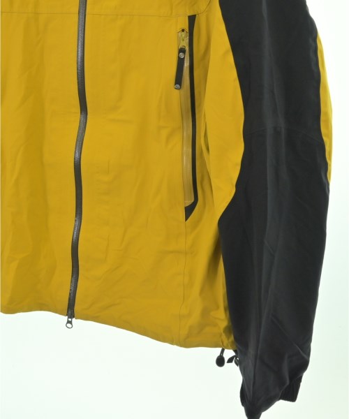 MOUNTAIN HARD WEAR เสื้อพาร์กาภูเขา