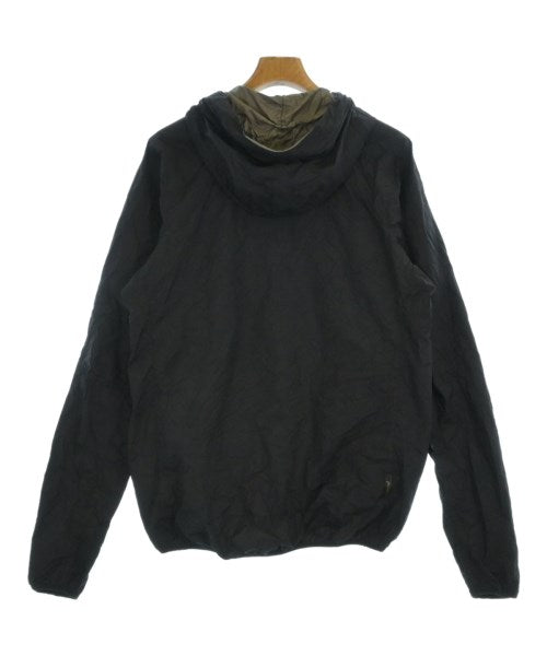 ACRONYM เสื้อพาร์กาภูเขา