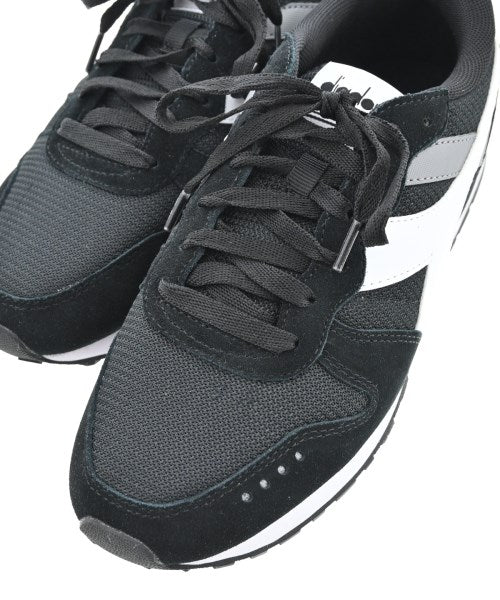 diadora รองเท้าผ้าใบ