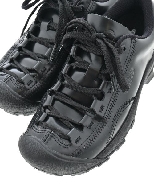 KEEN รองเท้าผ้าใบ