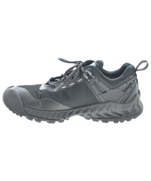 KEEN รองเท้าผ้าใบ